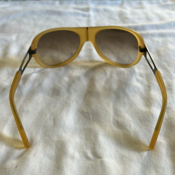 TOD’s Camel/Brown driving Sunglasses with Case - Picture 6 of 10